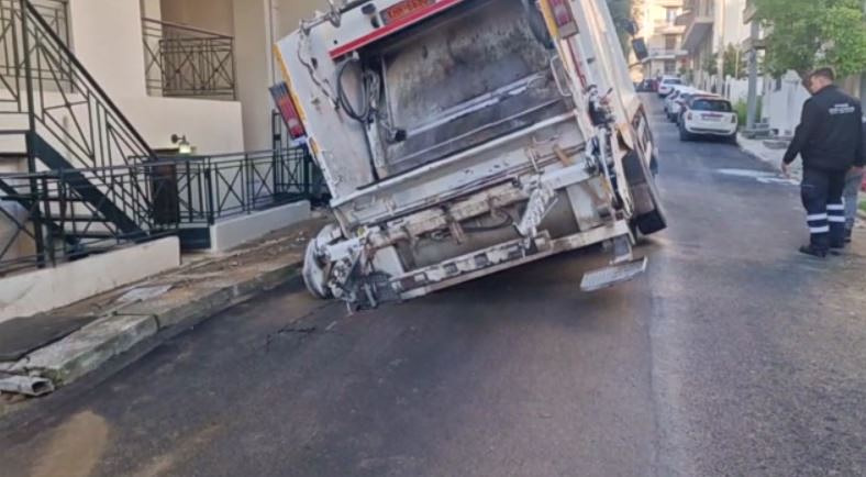 Πάτρα: Δρόμος «κατάπιε» ολόκληρο απορριμματοφόρο 