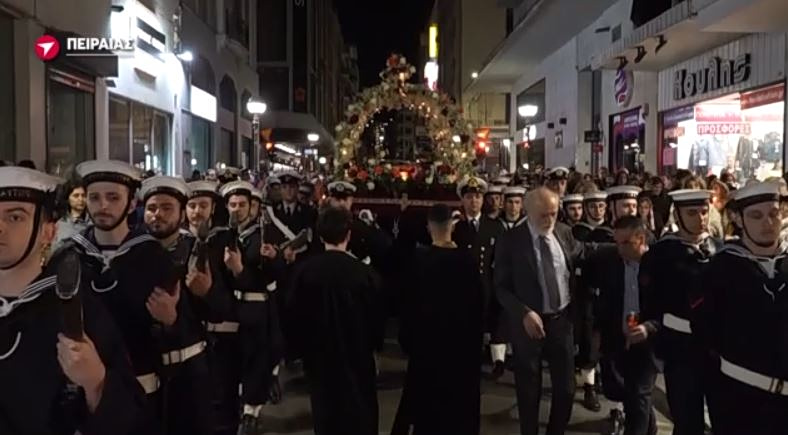 Με κατάνυξη και λαμπρότητα η περιφορά των επιταφίων σε όλη τη χώρα