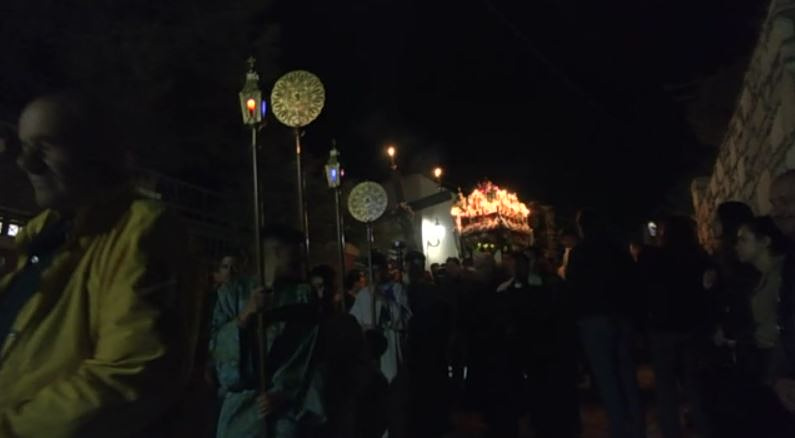 Στους δρόμους χιλιάδες πιστοί σε όλη τη χώρα – Τα τοπικά έθιμα της Μεγάλης Παρασκευής