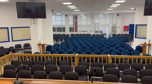 Δίκη για τα Τέμπη: Δρακόντεια μέτρα ασφαλείας εντός και εκτός αιθούσης και αυστηρή ταξιθεσία