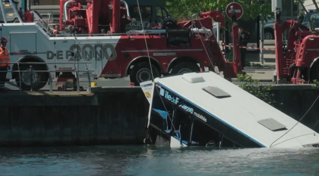 Γαλλία: Λεωφορείο έπεσε στον Σηκουάνα – Σώοι οι τέσσερις επιβαίνοντες