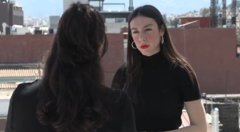 Στις «Εξελίξεις Τώρα» η 35χρονη που δέχεται απειλές από τη μαφία: «Το μόνο που ζητώ είναι μια άδεια διαμονής για να δουλέψω» – Τι απαντά το υπουργείο