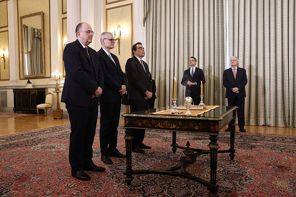 Πραγματοποιήθηκε η ορκωμοσία των νέων μελών της κυβέρνησης