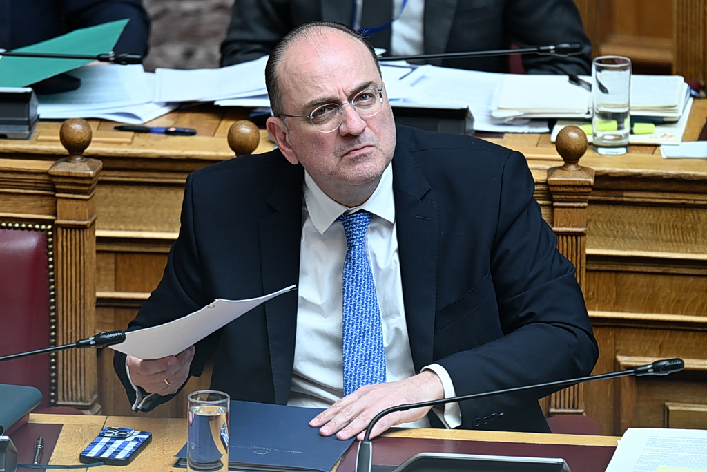 Σφοδρή πολιτική κόντρα για το πτυχίο του Μακάριου Λαζαρίδη