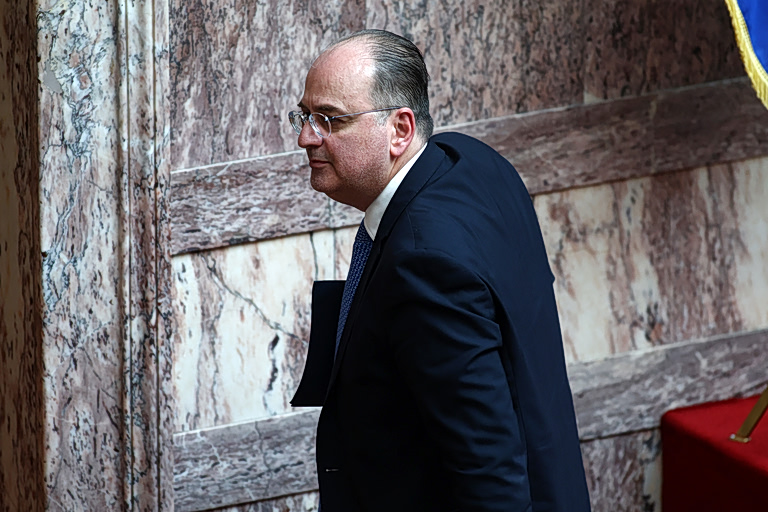 Φουντώνει η πολιτική αντιπαράθεση για το πτυχίο του Μακάριου Λαζαρίδη