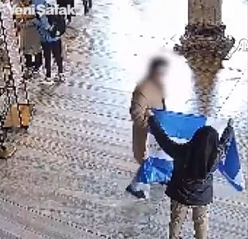 Τουρκία: Χειροπέδες σε δύο Έλληνες που ύψωσαν ελληνική σημαία μέσα στην Αγιά Σοφιά