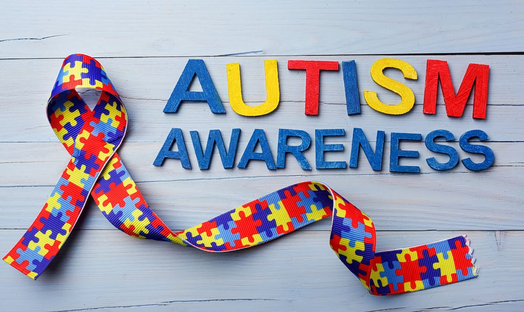 Γονείς ατόμων με διαταραχές του αυτιστικού φάσματος μιλούν για τα σοβαρά προβλήματα που αντιμετωπίζουν – Τα «κενά» του ΕΣΥ και η έλλειψη υποδομών