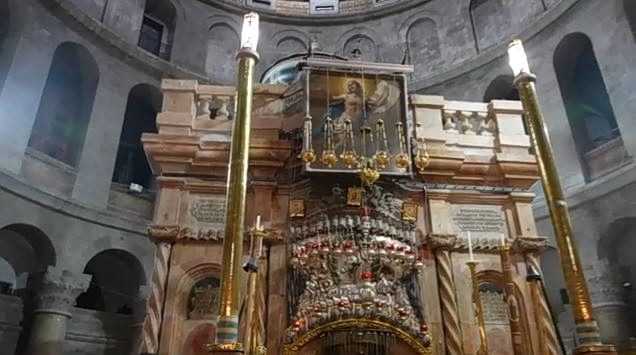 Το MEGA στα Ιεροσόλυμα – Πώς θα γίνει η μεταφορά του Αγίου Φωτός, τι λέει ο υφυπουργός Εξωτερικών