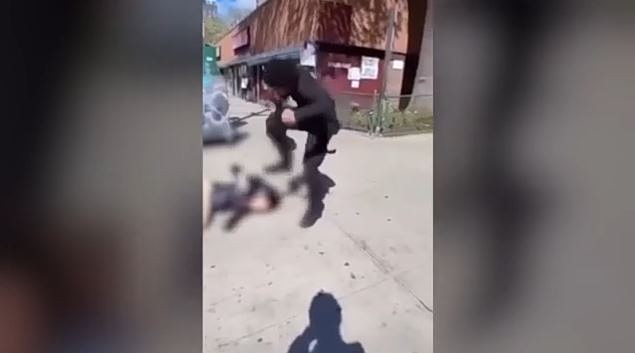 ΗΠΑ: Η στιγμή της επίθεσης 14χρονου σε 15χρονη επειδή αρνήθηκε να του δώσει τον αριθμό του κινητού της