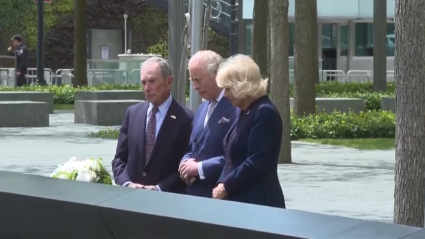 ΗΠΑ: Στη Νέα Υόρκη ο βασιλιάς Κάρολος και η Καμίλα – Κατέθεσαν λευκά λουλούδια στη μνήμη των θυμάτων της 11ης Σεπτεμβρίου