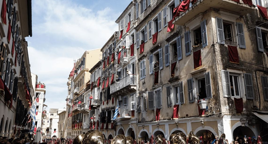 Πάσχα 2026: Κόστος μετακίνησης και διαμονής σε νησιά και οδικούς προορισμούς