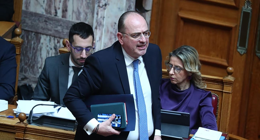 «Ο Μητσοτάκης οφείλει να αποπέμψει τον Λαζαρίδη» – Πυρά της αντιπολίτευσης κατά της κυβέρνησης