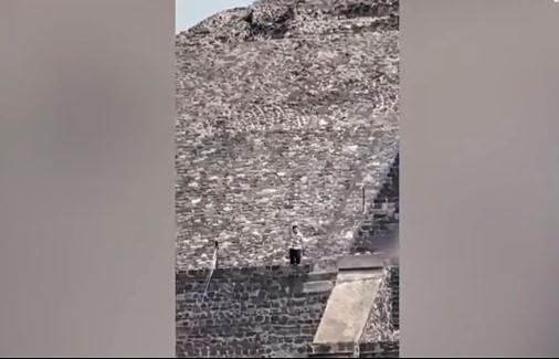 Μεξικό: Η στιγμή που ένοπλος ανοίγει πυρ εναντίων τουριστών