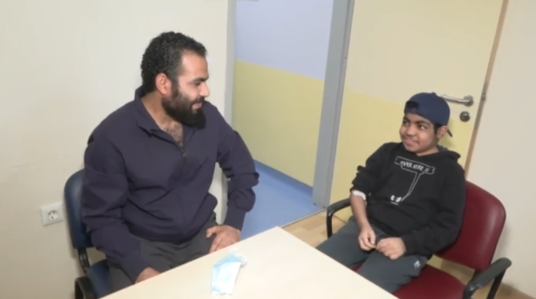 Πατέρας από τη Συρία δώρισε νεφρό στον 10χρονο γιο του – Το ταξίδι της σωτηρίας