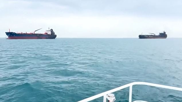 Επιστρέφουν στο τραπέζι των διαπραγματεύσεων ΗΠΑ & Ιράν – Θρίλερ με τα Στενά του Ορμούζ μετά το αμερικανικό μπλόκο