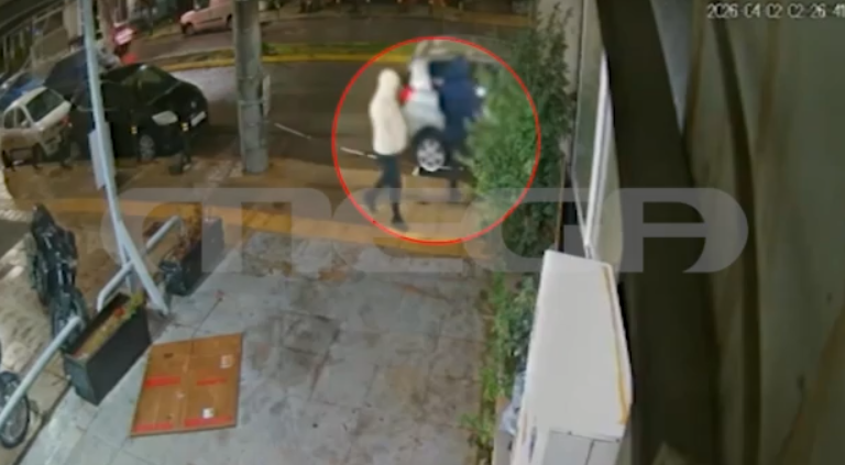 Στα ύψη η εγκληματικότητα – Βίντεο ντοκουμέντο από την απόπειρα κλοπής αυτοκινήτου στο Περιστέρι