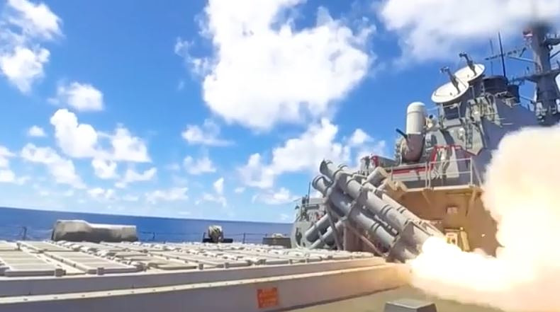 Σφιχτός κλοιός στα Στενά του Ορμούζ – Αμερικανικός αποκλεισμός με 12 πλοία & 10.000 στρατιώτες