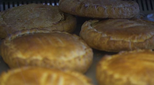 Στα ύψη οι τιμές των σφολιατοειδών – Τι λένε επαγγελματίες & καταναλωτές