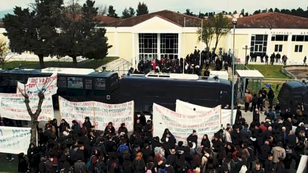 Συγκλονίζουν οι συγγενείς των θυμάτων των Τεμπών – Ζητούν δικαιοσύνη