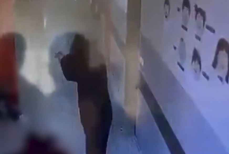 Τουρκία: «Ζω χάρη σε μία φίλη μου» – Συγκλονίζουν τα θύματα της ένοπλης επίθεσης 14χρονου σε σχολείο