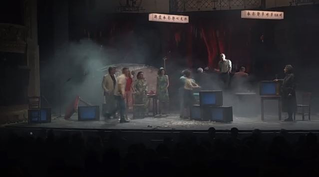 Πλήθος κόσμου στην πρεμιέρα της παράστασης «Τζένη Τζένη» στο Δημοτικό Θέατρο Πειραιά