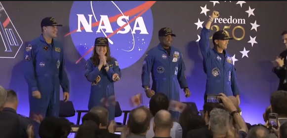 Artemis II: Συγκινητικές εικόνες από την επιστροφή των 4 αστροναυτών μετά το ιστορικό ταξίδι στη Σελήνη