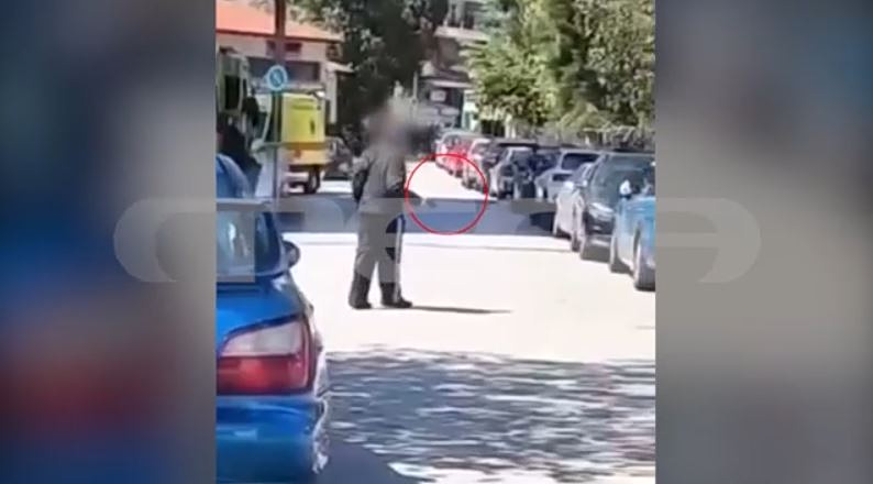 Καρέ-καρέ η εισβολή του ενόπλου στο Κρατικό Νίκαιας – Βίντεο ντοκουμέντο