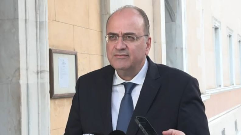 Τα… γυρνάει ο Μακάριος Λαζαρίδης μετά τον σάλο με το πτυχίο του: «Θα επιστρέψω τα χρήματα που δεν δικαιούμαι»