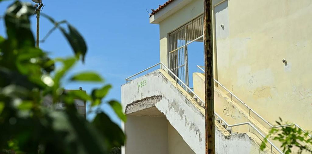 Χαϊδάρι: Διέφυγε τον κίνδυνο η 13χρονη μαθήτρια που είχε πέσει στο κενό με το κεφάλι μεσα στο σχολείο