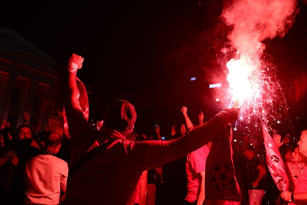 «Ερυθρόλευκο» ολονύχτιο πάρτι σε όλη την Ελλάδα για την κατάκτηση του ευρωπαϊκού