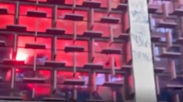 Θεσσαλονίκη: Ομάδα αντιεξουσιαστών με ρόπαλα και κράνη επιτέθηκε σε φοιτητές της ΕΑΑΚ
