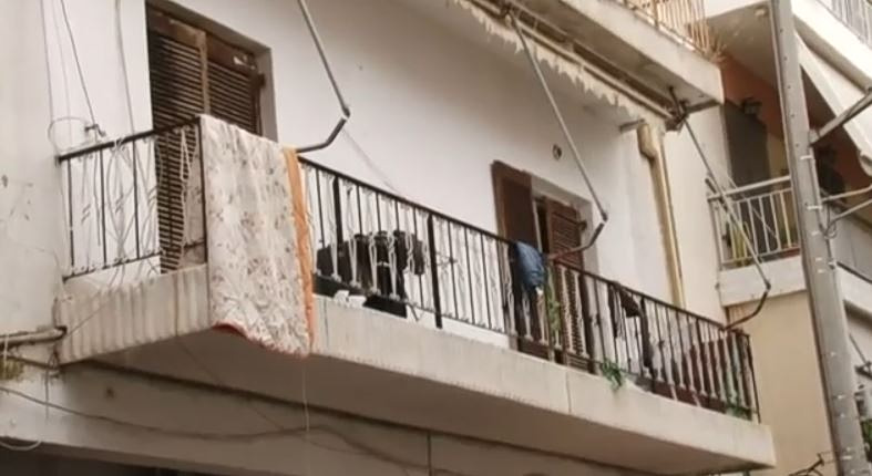 Άγιοι Ανάργυροι: Εντοπίστηκε σπίτι «τρώγλη» όπου 3 παιδιά ζούσαν σε άθλιες συνθήκες – Συνελήφθησαν οι γονείς τους