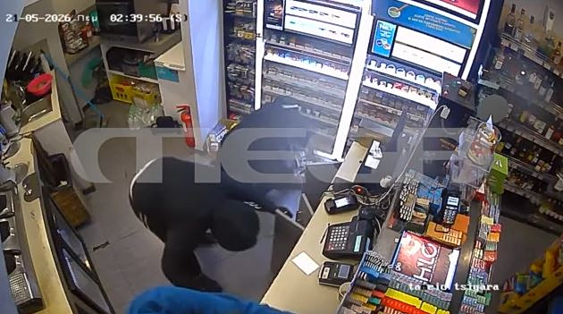 Θεσσαλονίκη: Η στιγμή της ληστείας σε κατάστημα ψιλικών – MEGA ντοκουμέντο