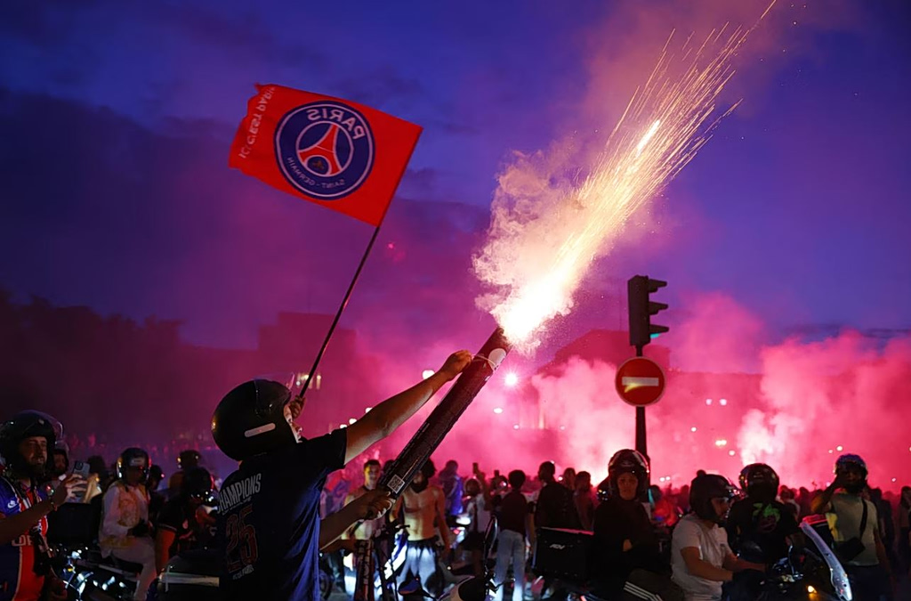 Γαλλία: Επεισοδιακοί πανηγυρισμοί για την κατάκτηση του Champions League – Συγκρούσεις, φωτιές, βανδαλισμοί & προσαγωγές
