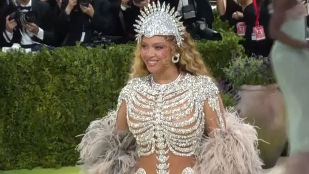 Λάμψη με τα μεγαλύτερα ονόματα της showbiz στο Met Gala