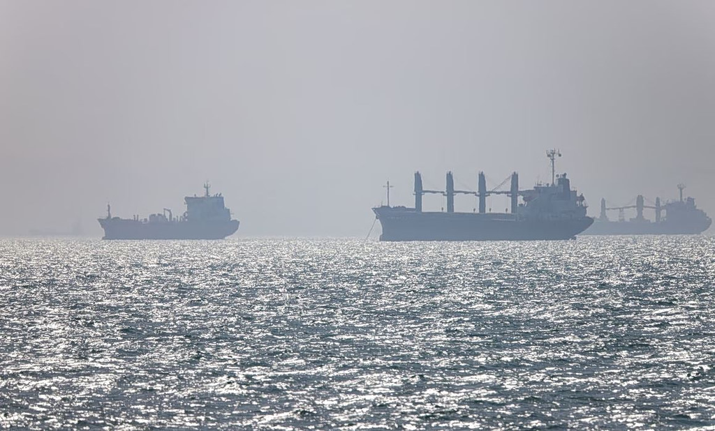 Ανταλλαγές πυρών μεταξύ ΗΠΑ και Ιράν στα Στενά του Ορμούζ