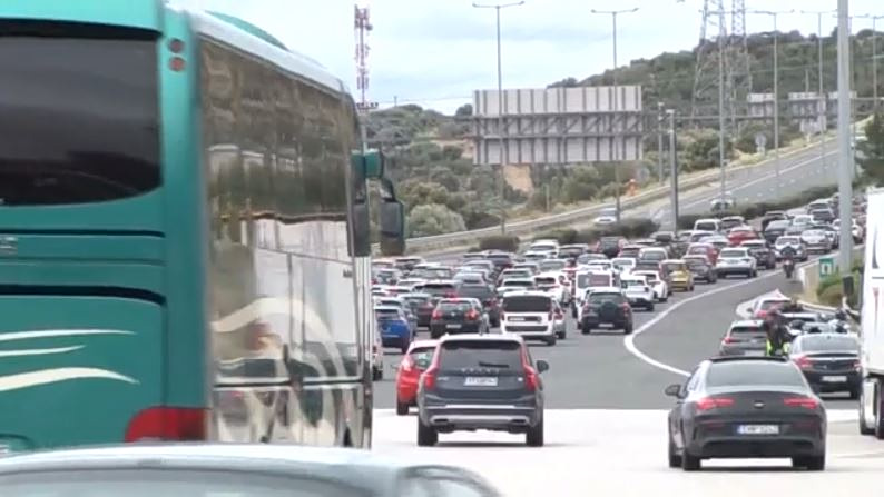 «Χειμωνιάτικη» η έξοδος της Πρωτομαγιάς στη «σκιά» της ακρίβειας στα καύσιμα