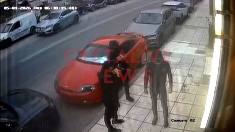 Ηράκλειο Κρήτης: Βίντεο ντοκουμέντο από αιματηρή επίθεση έξω από μπαρ – Μαχαίρωσαν υπάλληλο & άρχισαν να πυροβολούν