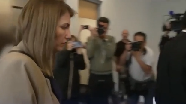 Γαλλία: «Μου έλεγε ‘μην ξεχνάς ότι είσαι ένα τίποτα’» – Συγκλονιστική κατάθεση της 42χρονης για τους βιασμούς & την κακοποίησή της