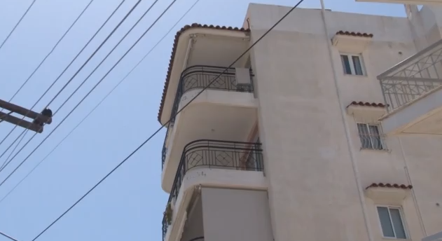 Ηλιούπολη: «Μαμά και μπαμπά, δεν θέλω πια να ζω» – Το σημείωμα που άφησε η μία από τις δύο 17χρονες πριν πέσει στο κενό από τον 6ο όροφο πολυκατοικίας