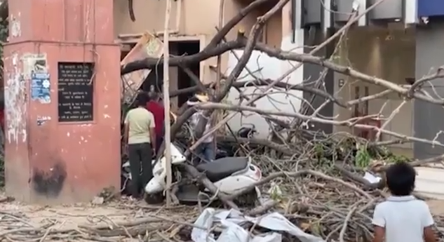 Ινδία: Πάνω από 110 νεκροί λόγω σφοδρής καταιγίδας
