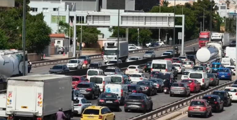 Μαζική έξοδος για το τριήμερο του Αγίου Πνεύματος – Στα «ύψη» καύσιμα & ακτοπλοϊκά