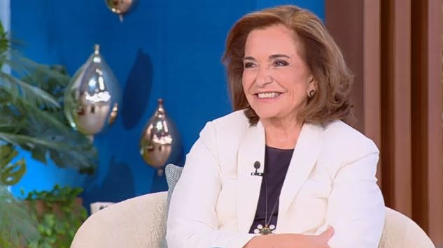 Ντόρα Μπακογιάννη: «Η μητρότητα είναι ευλογία» – Η πορεία στην πολιτική & η προσωπική ζωή
