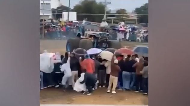 Κολομβία: Η στιγμή που monster truck πέφτει πάνω σε πλήθος σε αγώνες επίδειξης – Τρεις νεκροί