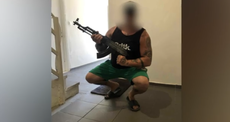 Πάτρα: Συνελήφθη 40χρονος που έκανε επίδειξη… όπλων στα social media
