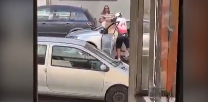 Πορτογαλία: Άγριος ξυλοδαρμός γυναίκας από ποδηλάτη μέσα στη μέση του δρόμου