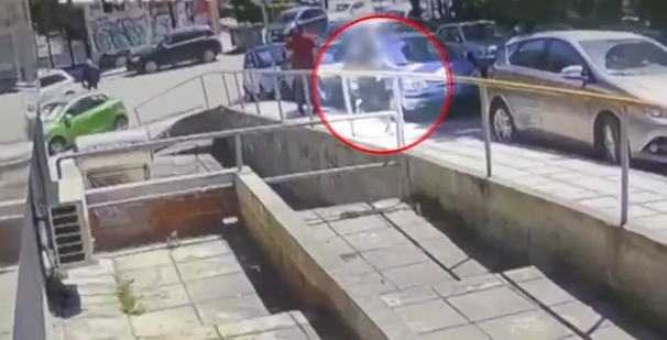 Θεσσαλονίκη: Άγρια επίθεση 25χρονου σε 52χρονη – Εισέβαλε με μαχαίρι μέσα στο κατάστημά της
