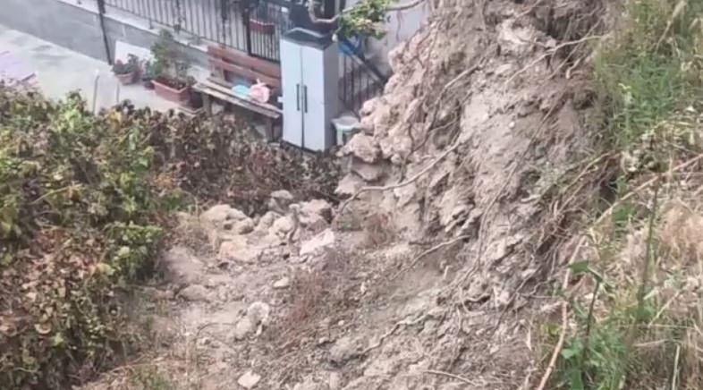 Βέροια: Κατέρρευσε τμήμα του αρχαίου τείχους σε αυλή σπιτιού – «Μπαλάκι» οι ευθύνες μεταξύ Αρχαιολογίας & Δήμου