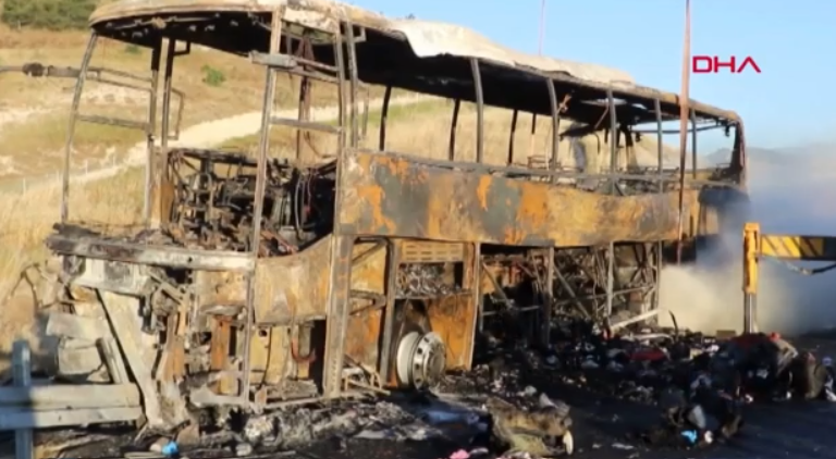Τουρκία: 8 νεκροί και 33 τραυματίες από φωτιά σε λεωφορείο μετά από τροχαίο