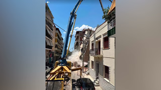 Πετράλωνα: Καρέ καρέ η κατάρρευση της πολυκατοικίας – Συγκλονιστικές εικόνες